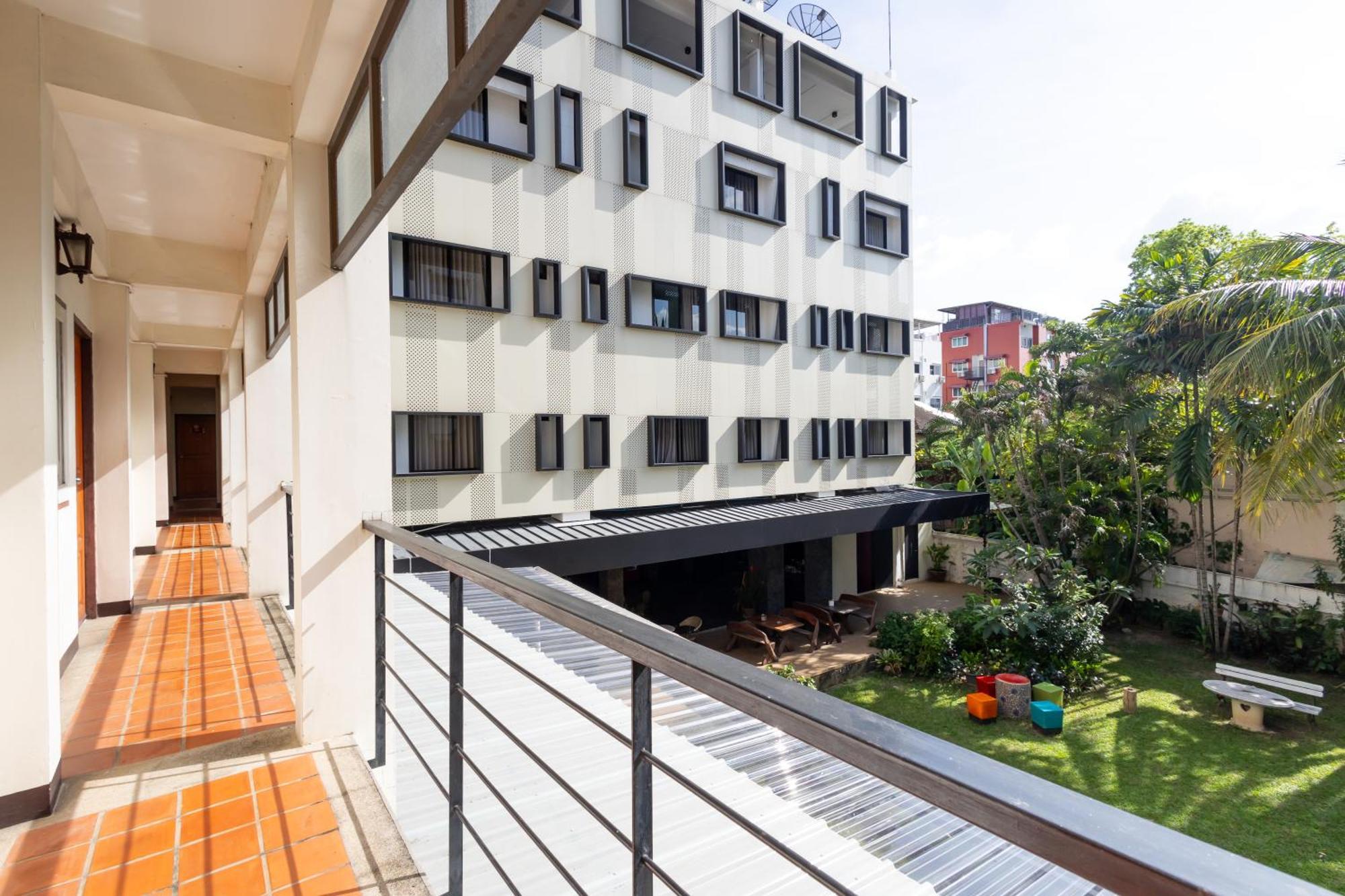 Penpark Place Bangkok Exterior photo